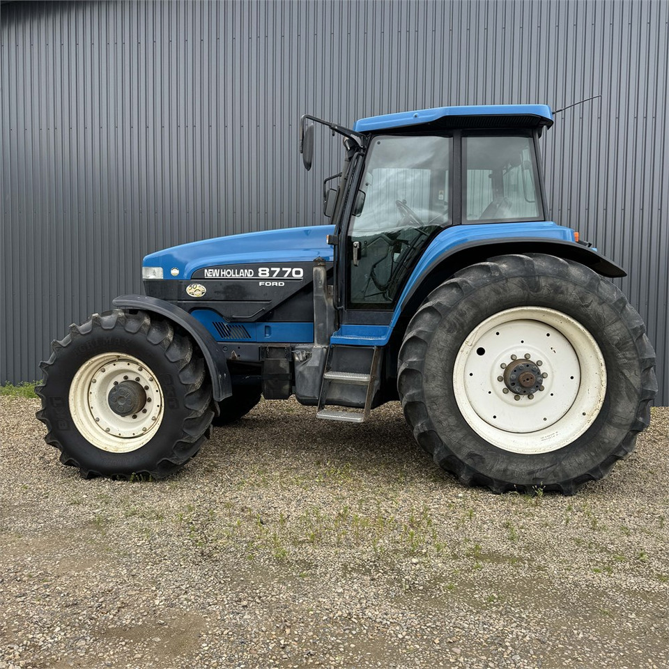 Farm tractor New Holland 8770: picture 7