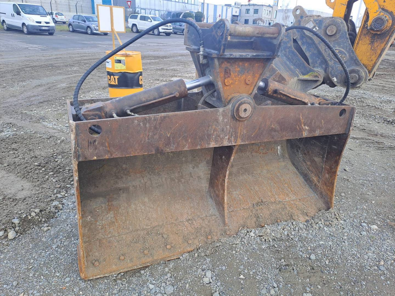 Crawler excavator JCB JS180LC: picture 15