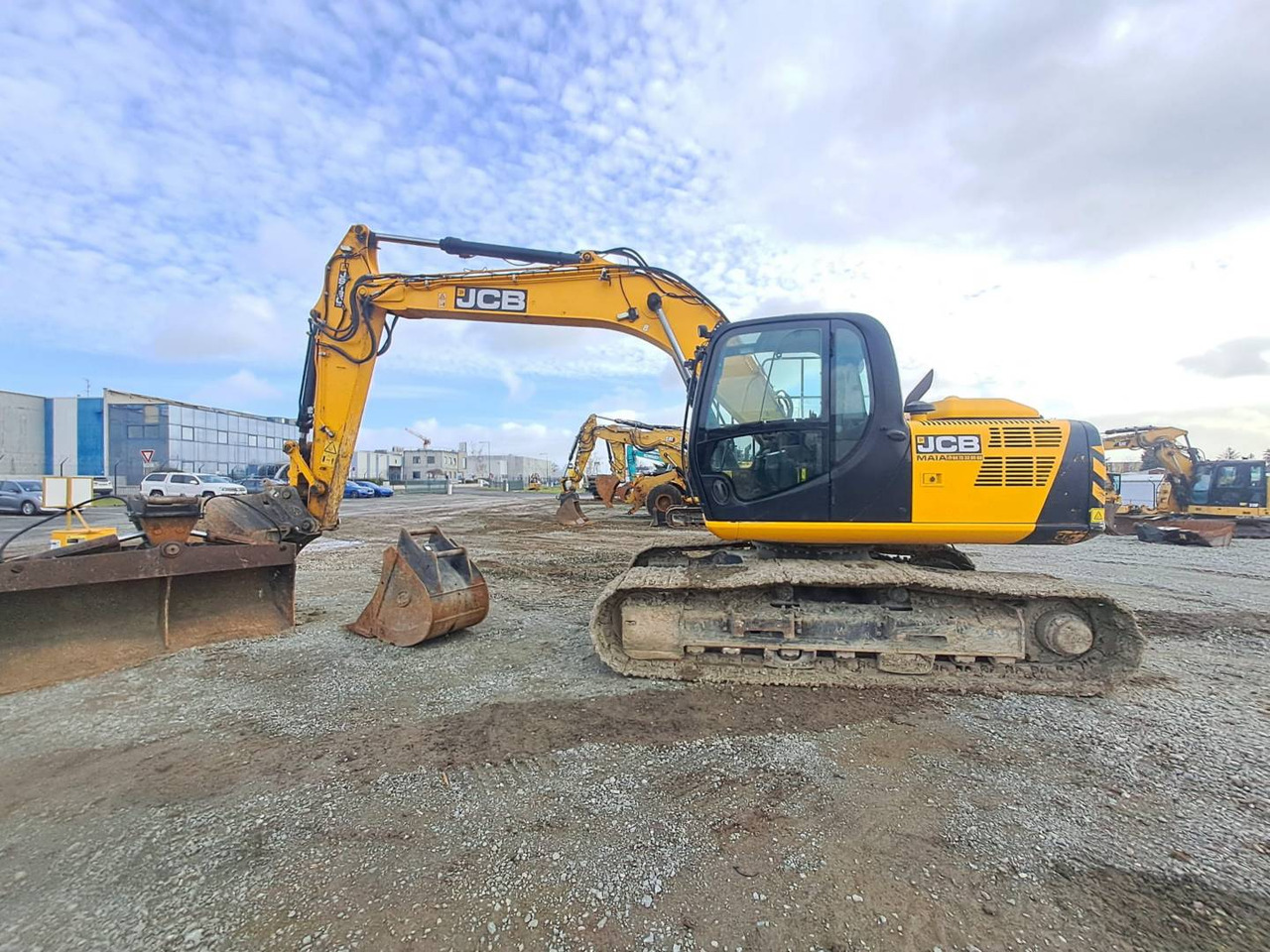 Crawler excavator JCB JS180LC: picture 10