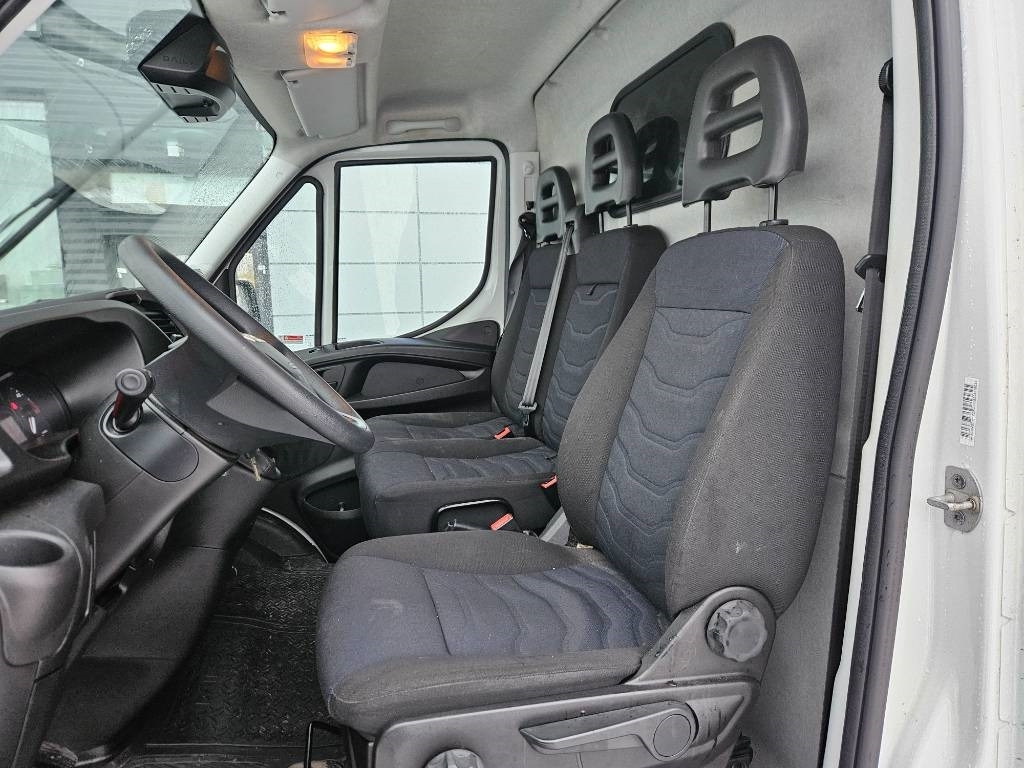 Panel van Iveco Daily 35S16: picture 9