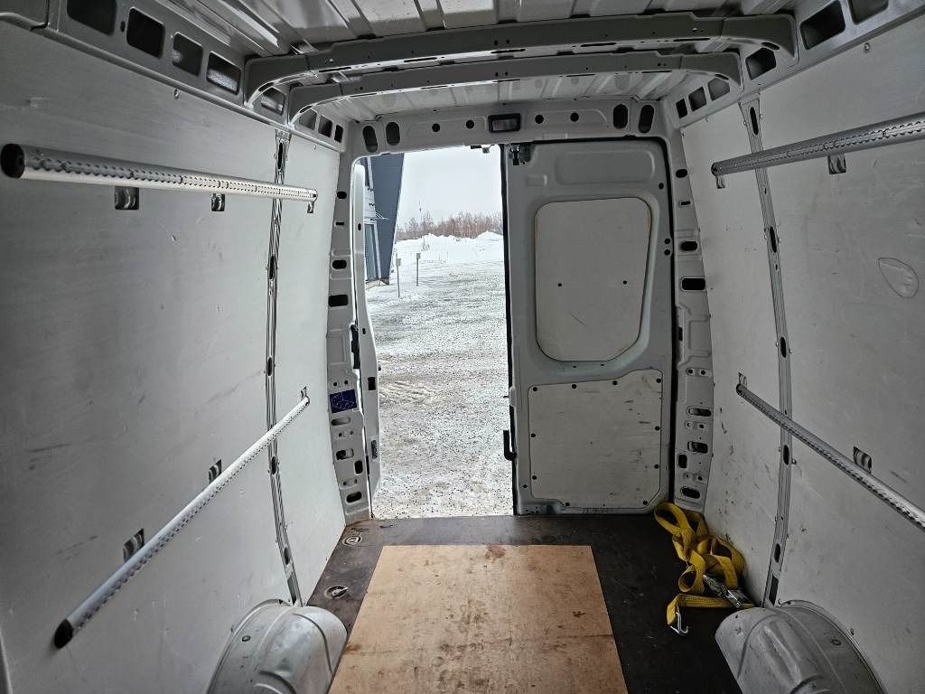 Panel van Iveco Daily 35S16: picture 8