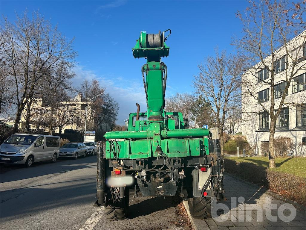 Crane truck 1981 Daimler-Benz Unimog U 1700: picture 7