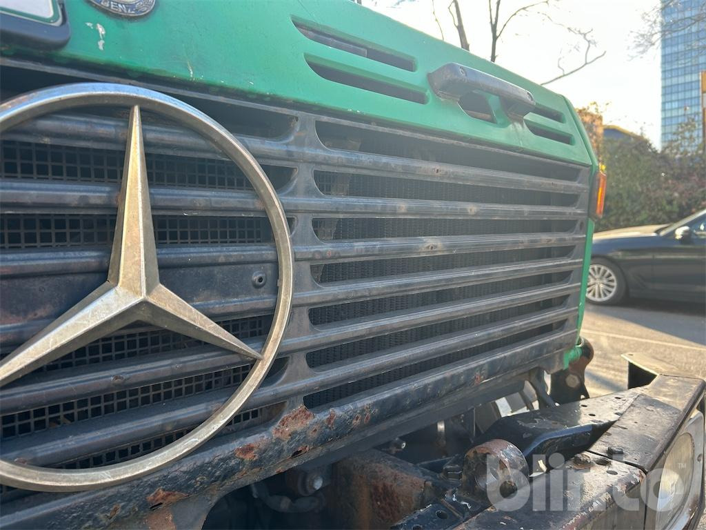 Crane truck 1981 Daimler-Benz Unimog U 1700: picture 11