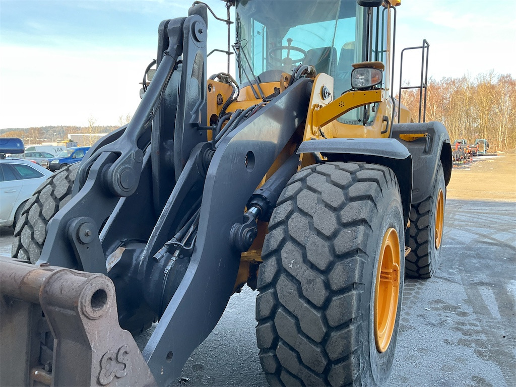 Wheel loader Volvo L110H: picture 8