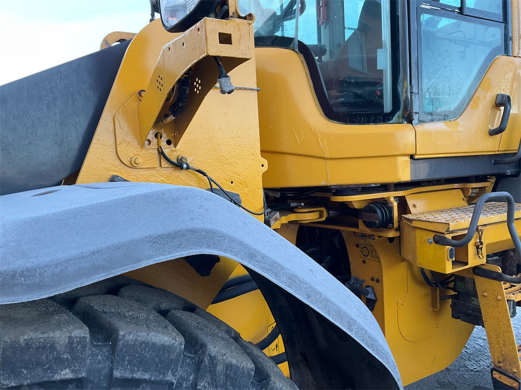 Wheel loader Volvo L110H: picture 18