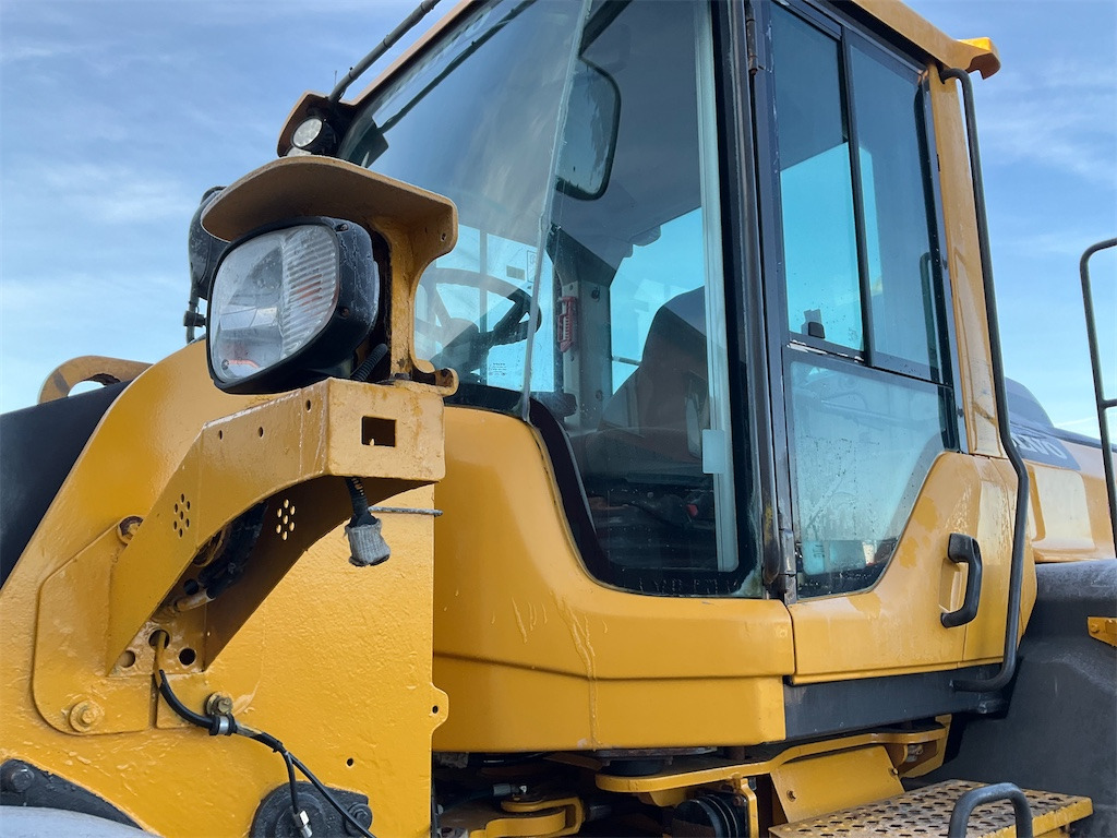 Wheel loader Volvo L110H: picture 20