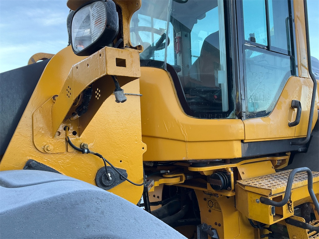 Wheel loader Volvo L110H: picture 19